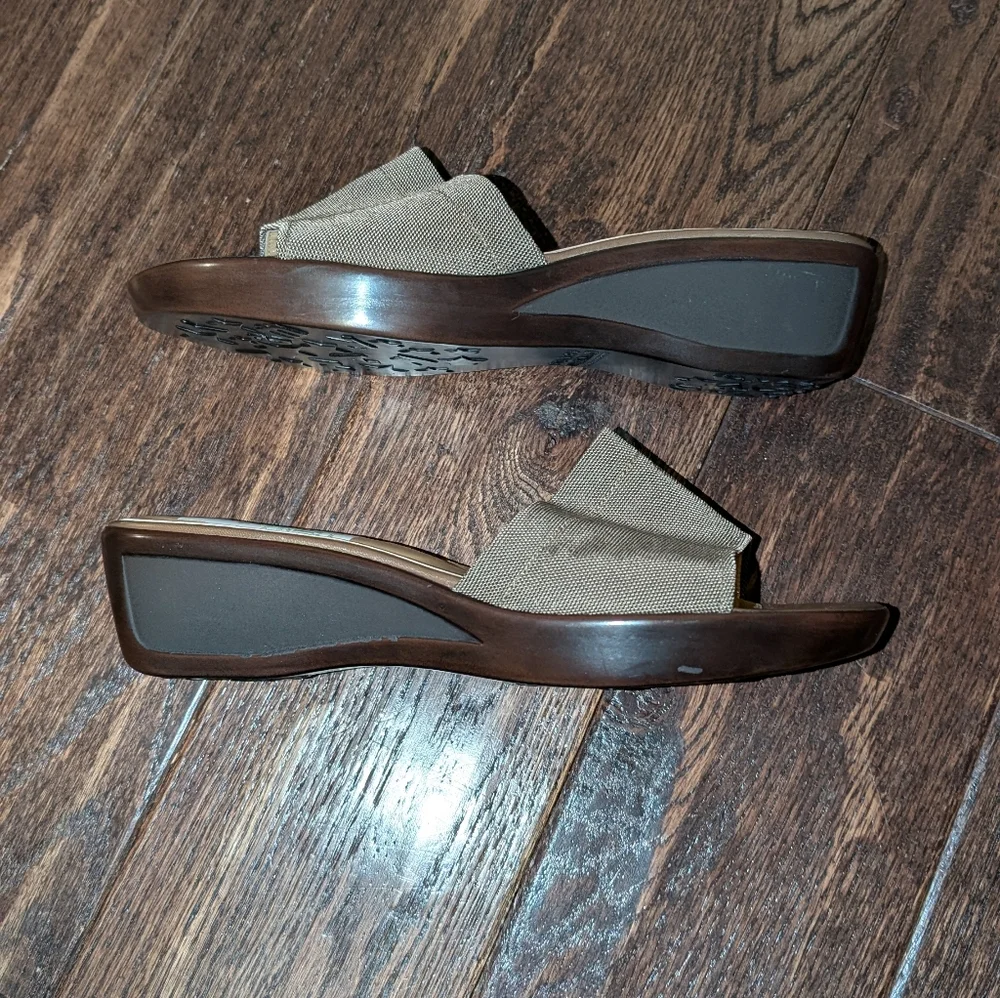 NWT Stuart Weitzman Brown and Tan Slide Sandalss - Picture 8 of 8